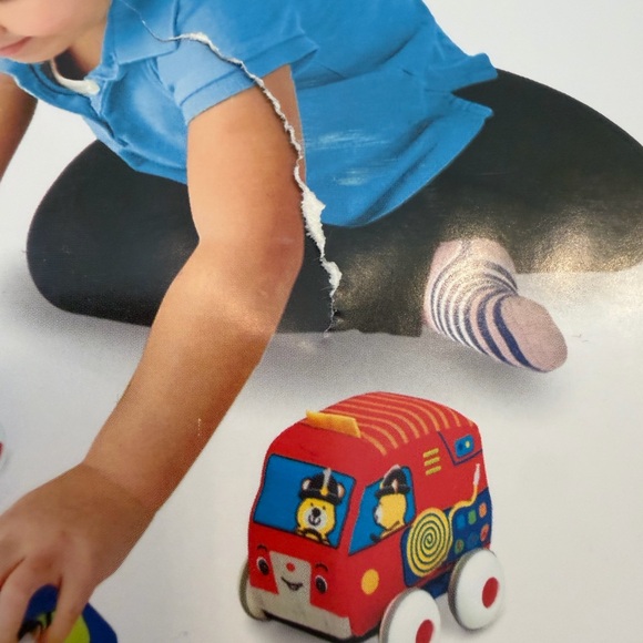 Melissa & Doug Pull-Back Town Vehicles Toy Set 9months + - Picture 4 of 5